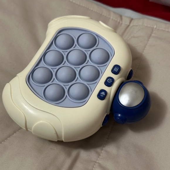 Quick push pop/fidget game. - Picture 8 of 11